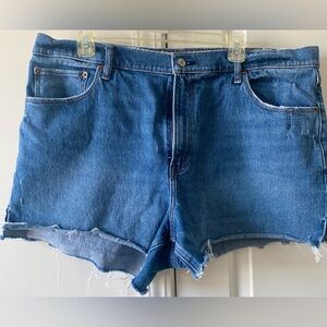 Abercrombie “The 4” Mom short”. Size 34/18.